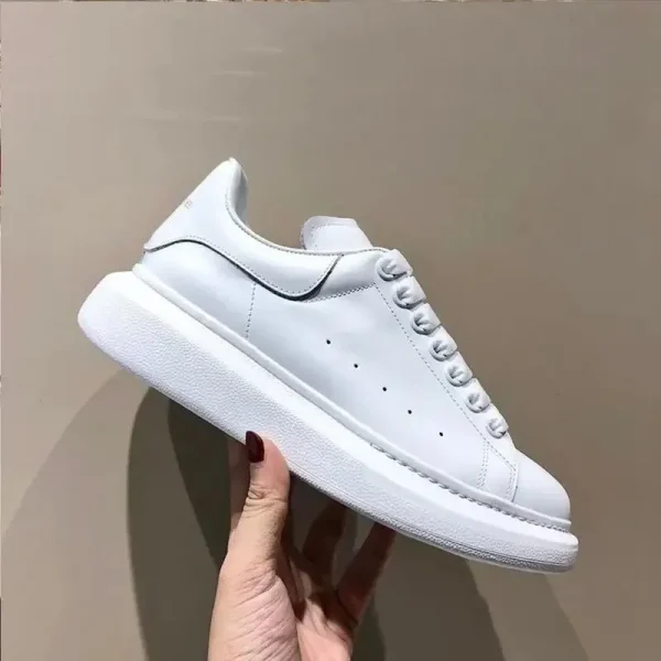 Women Flats Elegant Skateboard Shoes For Men White Sneakers Thick Sole Inner Height Increasing Vulcanized Shoes For Men And Women - Image 2