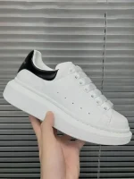 Women Flats Elegant Skateboard Shoes For Men White Sneakers Thick Sole Inner Height Increasing Vulcanized Shoes For Men And Women