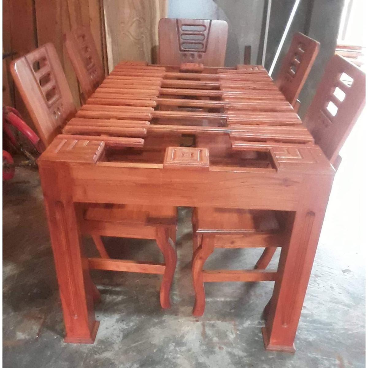 7f8acc4445583c39341ba53d6945dfc2 Stylish Wooden Dining Table - Image 1